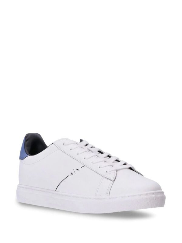 19495223_43450336_1000.jpg Armani Exchange logo-embossed low-top sneakers