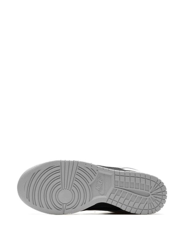 19554423_43605496_1000_dd4948af-7eac-4584-9065-5158f32d1f12-1.jpg Nike Dunk Low "Reverse Panda” sneakers