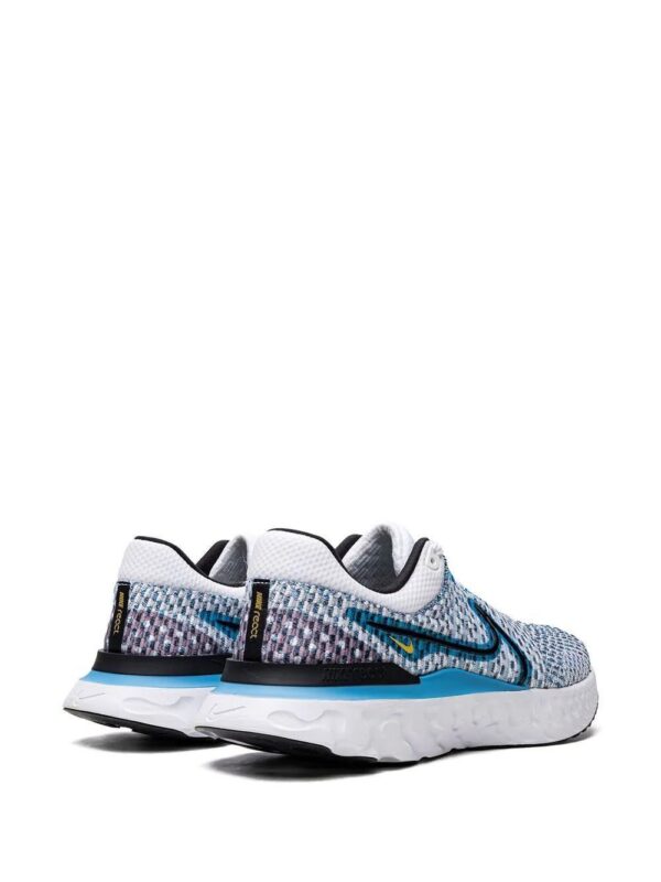 19557580_43608162_1000-1.jpg Nike React Infinity Run Flyknit 3 sneakers.