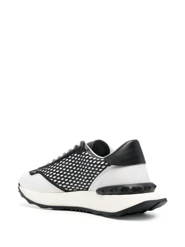 19640102_43931292_1000.jpg Valentino Garavani logo-print lace-up sneakers