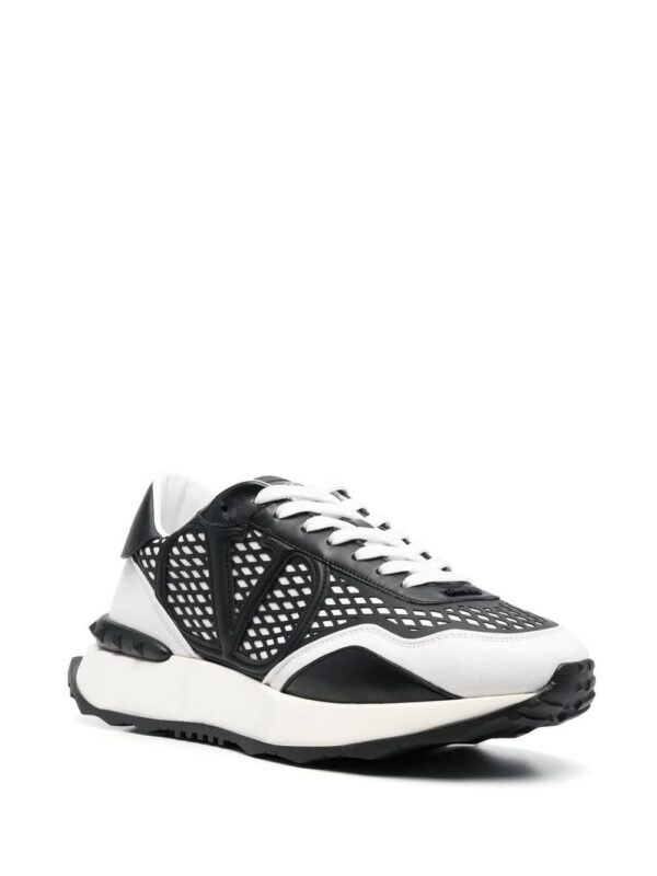 19640102_43931293_1000.jpg Valentino Garavani logo-print lace-up sneakers