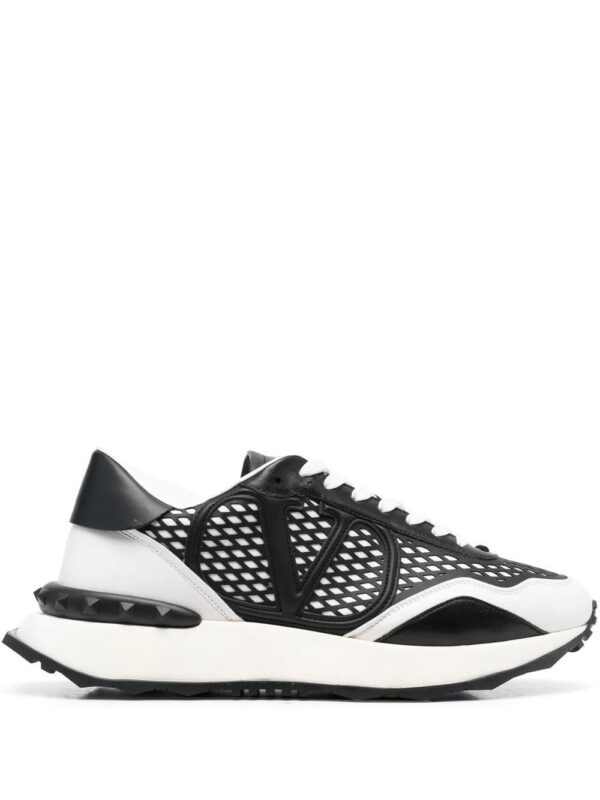 19640102_43932396_1000.jpg Valentino Garavani logo-print lace-up sneakers