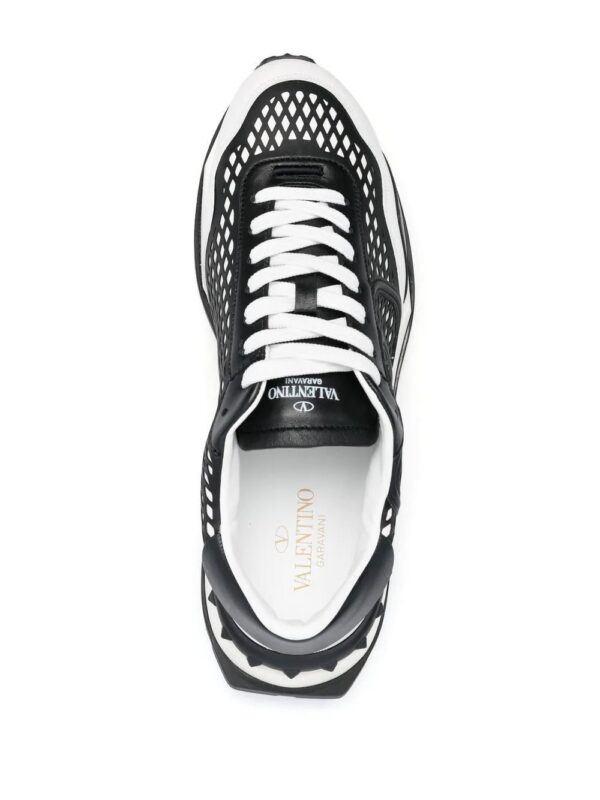 19640102_43932402_1000.jpg Valentino Garavani logo-print lace-up sneakers