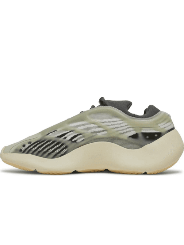 2_0fc7a3dc-83e5-45de-b431-7ef4fdd1673f.png Yeezy 700 V3 'Fade Salt'