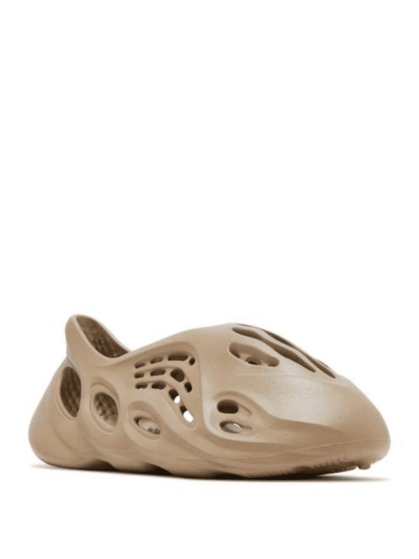 2_bf6b3f98-ce31-49af-b607-f88316ce86b1.png Yeezy Foam Runner 'Mist'