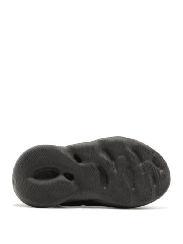 4_67de8122-ad1d-4c26-b4e1-673425617040.png Yeezy Foam Runner Kids 'Onyx'