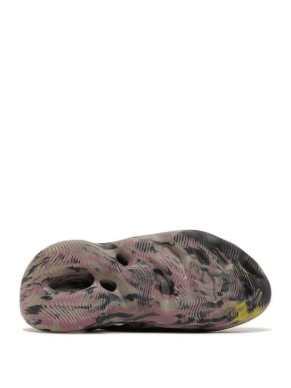 4_ea12b391-b2c7-4cf9-9b10-30eb438de866.png Yeezy Foam Runner 'MX Carbon'