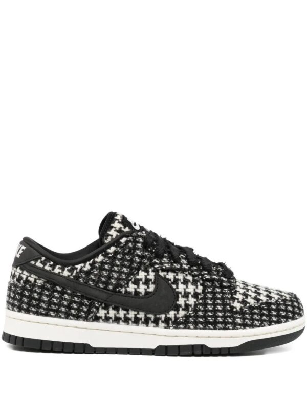 imgi_1_31973231_62008958_1000.jpg Nike patterned sneakers