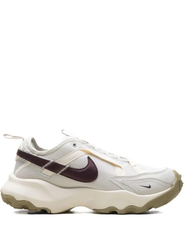 imgi_1_32597123_62890152_1000.jpg Nike TC 7900 lace-up sneakers