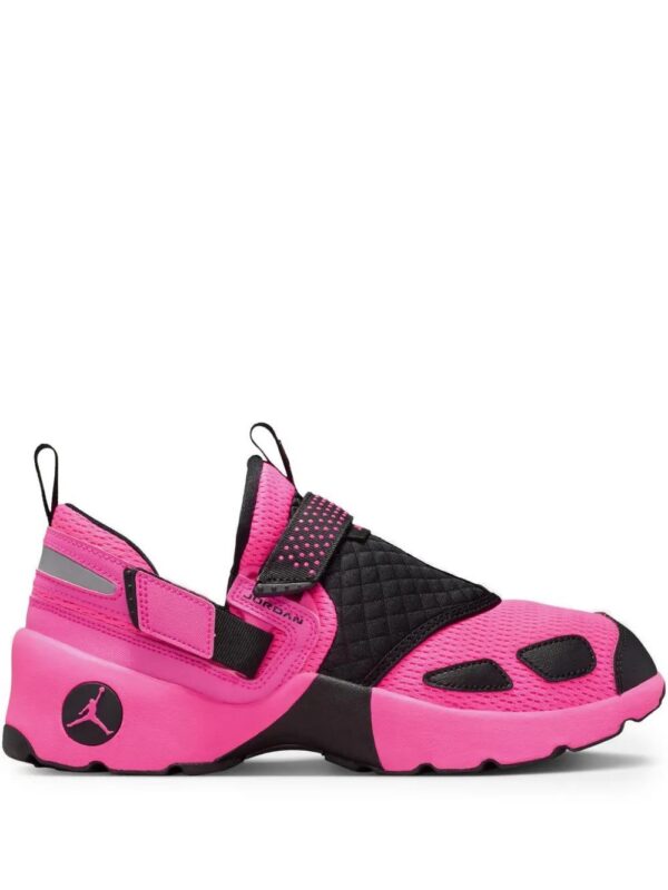 imgi_1_32605519_62999757_1000.jpg Jordan Trunner LX quilted strapped sneakers