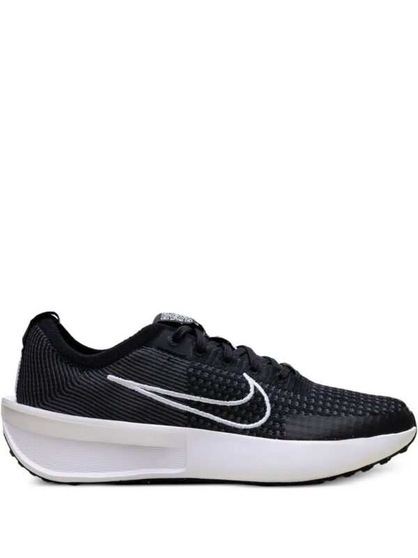 Nike  Interact Run road running sneakers