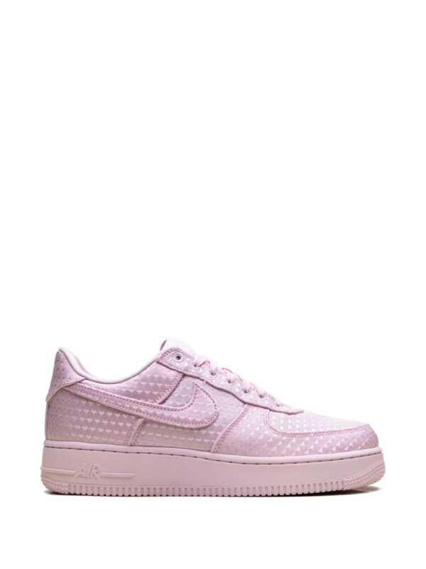 imgi_1_33447841_65271513_1000.jpg Nike Air Force 1 Low heart-charm sneakers