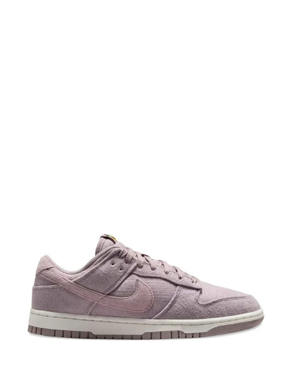 imgi_1_34015873_65685353_1000.jpg Nike Dunk Low lace-up sneakers
