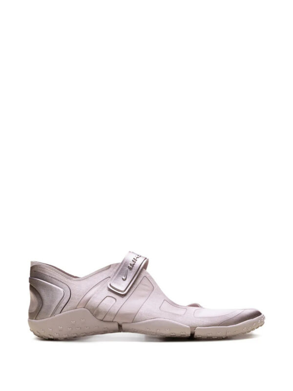 imgi_1_34034588_65626784_1000.jpg Nike SKIMS Rift Satin strap sneakers