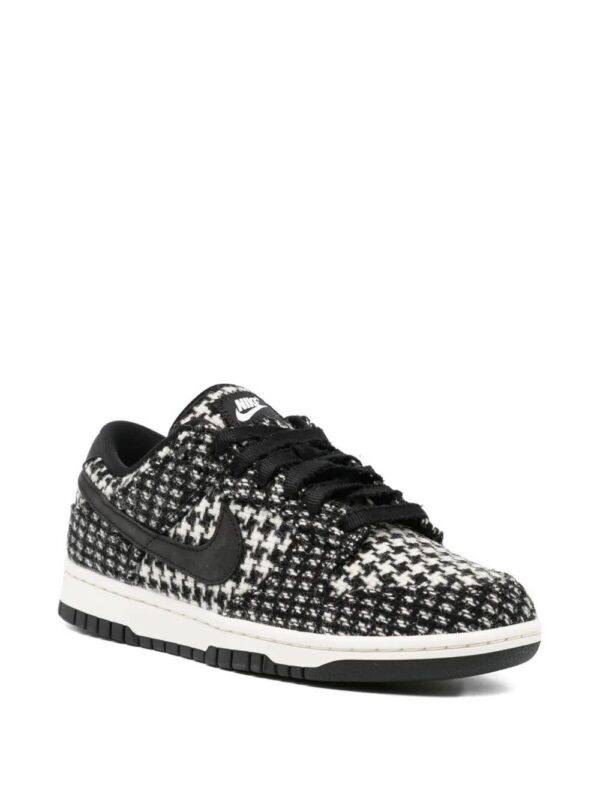 imgi_2_31973231_62008904_1000-1.jpg Nike patterned sneakers