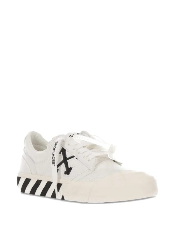 imgi_2_32263442_62136378_1000.jpg Off-White arrow-stripe sneakers
