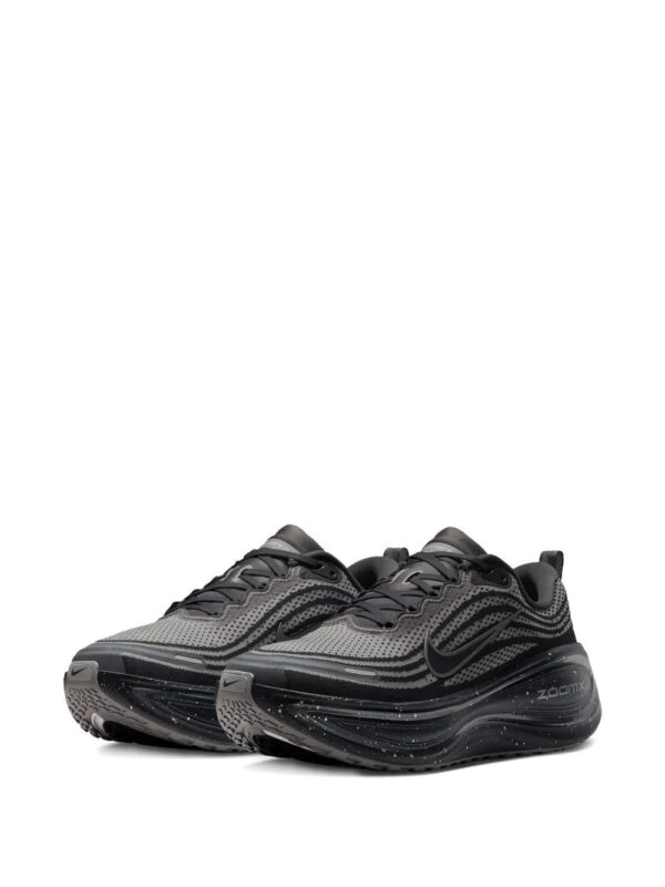 imgi_2_32286388_62291935_1000_a9ab55c8-dd88-4e74-b7ee-2de550b99b5b.jpg Nike Vomero Plus sneakers
