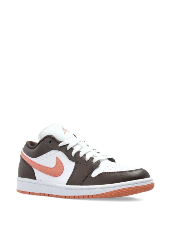 imgi_2_32384353_62796516_1000.jpg Nike Air Jordan 1 low-top sneakers