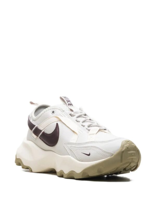 imgi_2_32597123_62890154_1000.jpg Nike TC 7900 lace-up sneakers