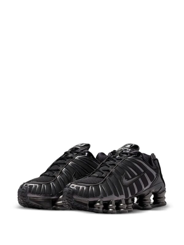 imgi_2_32970907_63714408_1000.jpg Nike Shox lace-up sneakers