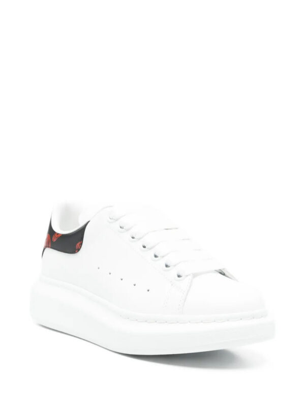 imgi_2_33741751_65771734_1000.jpg Alexander McQueen Oversized low-top skull-details sneaker