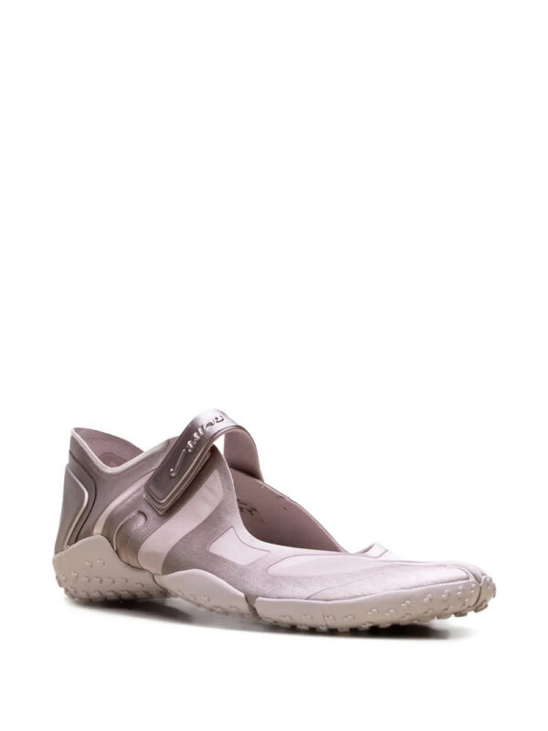 imgi_2_34034588_65626783_1000.jpg Nike SKIMS Rift Satin strap sneakers