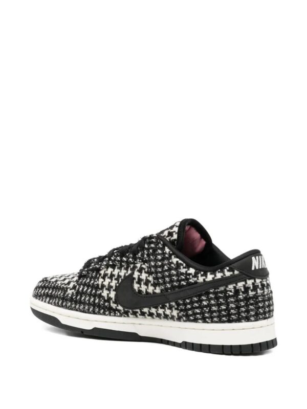imgi_3_31973231_62008935_1000-1.jpg Nike patterned sneakers