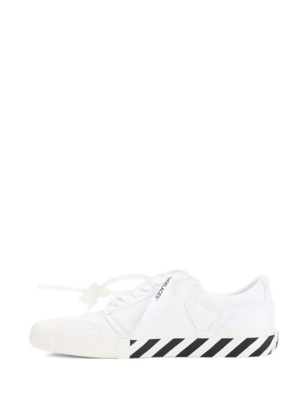 imgi_3_32201310_62068078_1000.jpg Off-White logo-detail lace-up sneakers