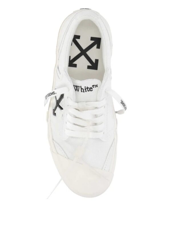 imgi_3_32263442_62136407_1000.jpg Off-White arrow-stripe sneakers