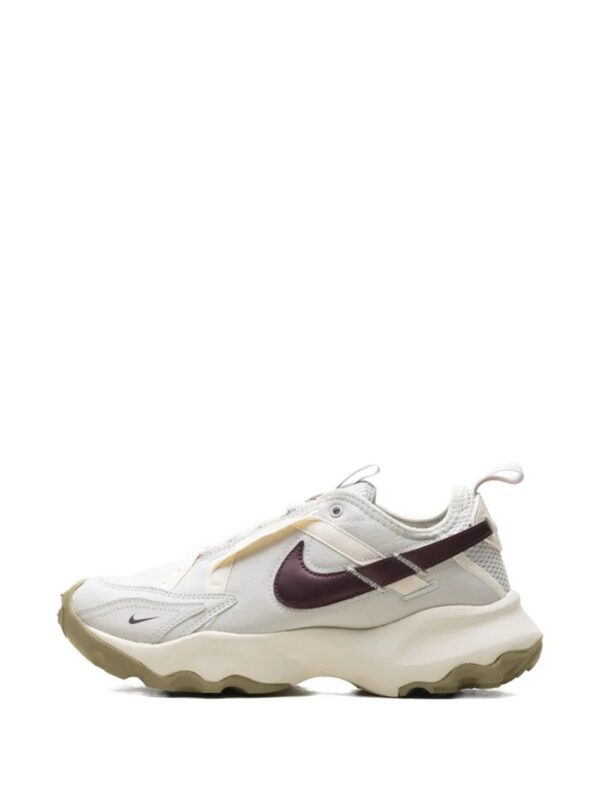 imgi_3_32597123_62889843_1000.jpg Nike TC 7900 lace-up sneakers
