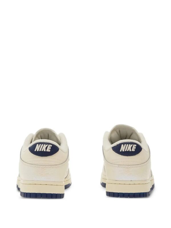 imgi_3_32890366_63955442_1000.jpg Nike Dunk Low lace-up sneakers