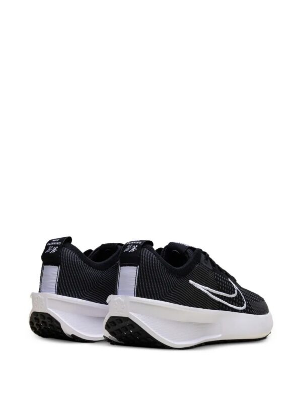 Nike  Interact Run road running sneakers