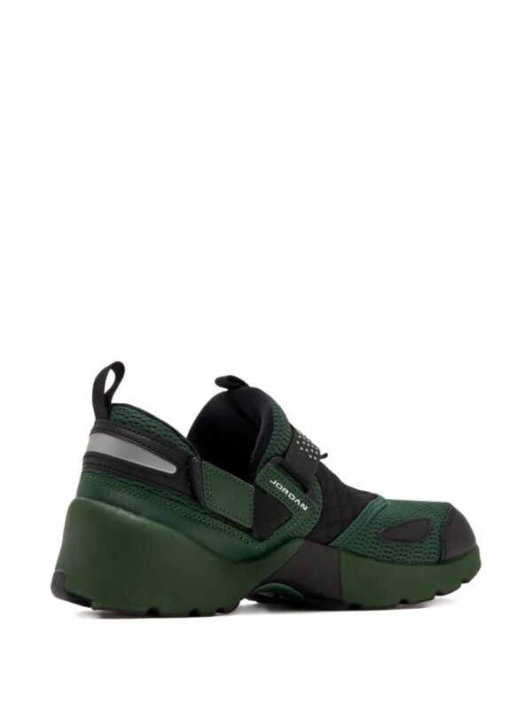 imgi_3_33319383_64056320_1000.jpg Nike Jordan Trunner LX sneakers