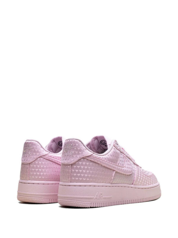 imgi_3_33447841_65271444_1000.jpg Nike Air Force 1 Low heart-charm sneakers