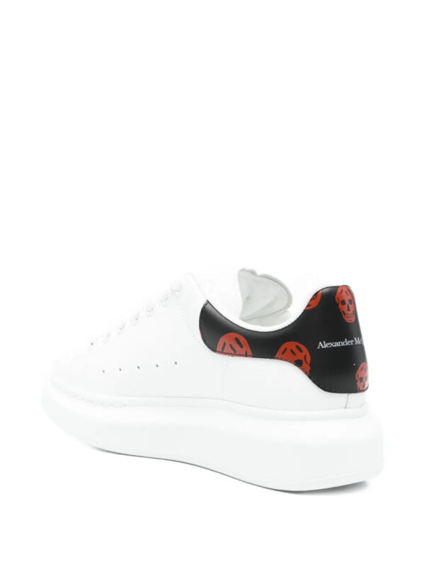 imgi_3_33741751_65763403_1000.jpg Alexander McQueen Oversized low-top skull-details sneaker