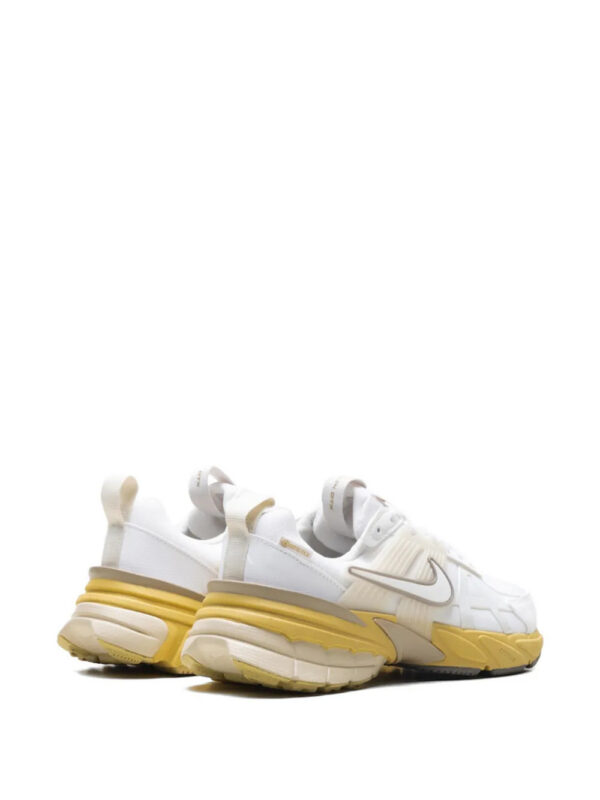 imgi_3_34098514_65383045_1000.jpg Nike V2K Run sneakers