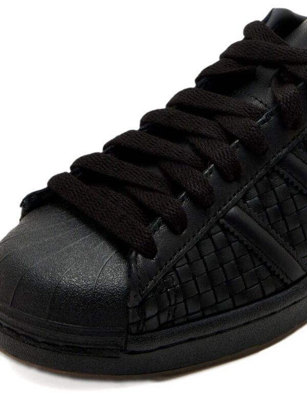 imgi_4_30970666_61771079_1000.jpg adidas Superstar sneakers