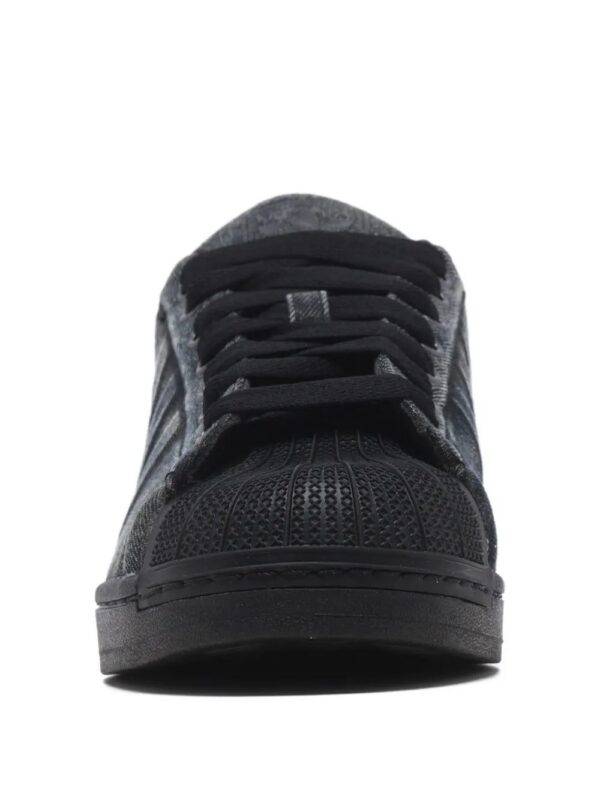 imgi_4_32729980_64083558_1000.jpg adidas striped sneakers
