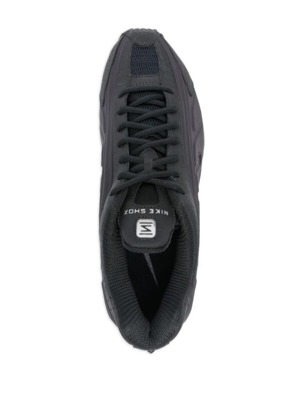 imgi_4_32769523_63207166_1000.jpg Nike Shox logo detail Trainers