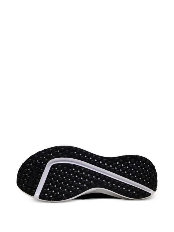 Nike  Interact Run road running sneakers