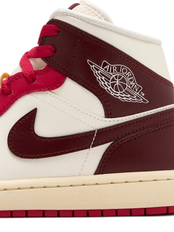 imgi_4_33320359_64243566_1000.jpg Nike Air Jordan 1 Mid sneakers