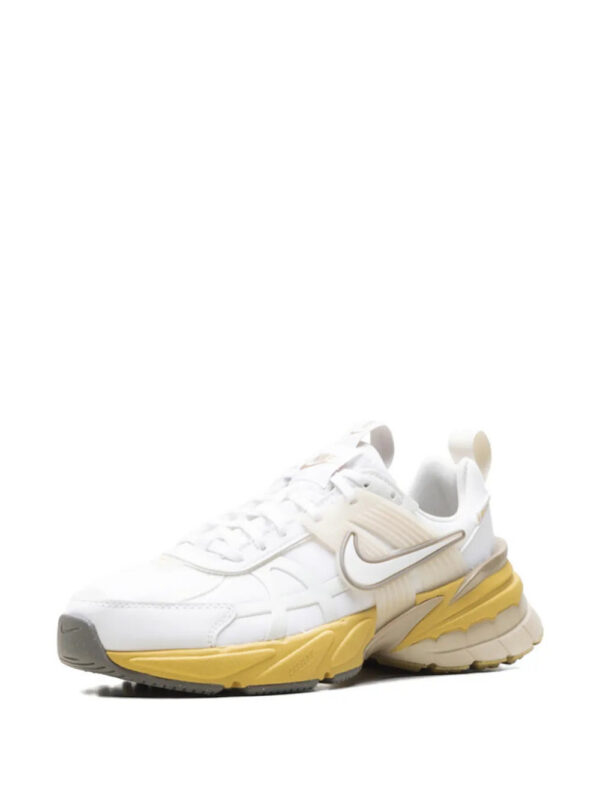 imgi_4_34098514_65383500_1000.jpg Nike V2K Run sneakers