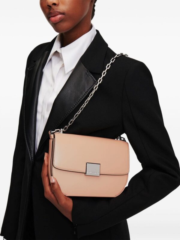 23000352_54063390_1000.jpg Karl Lagerfeld logo-engraved-buckle leather shoulder bag