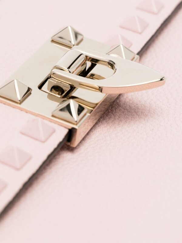 23032973_53299927_1000.jpg Valentino Garavani Rockstud-embellished crossboady bag