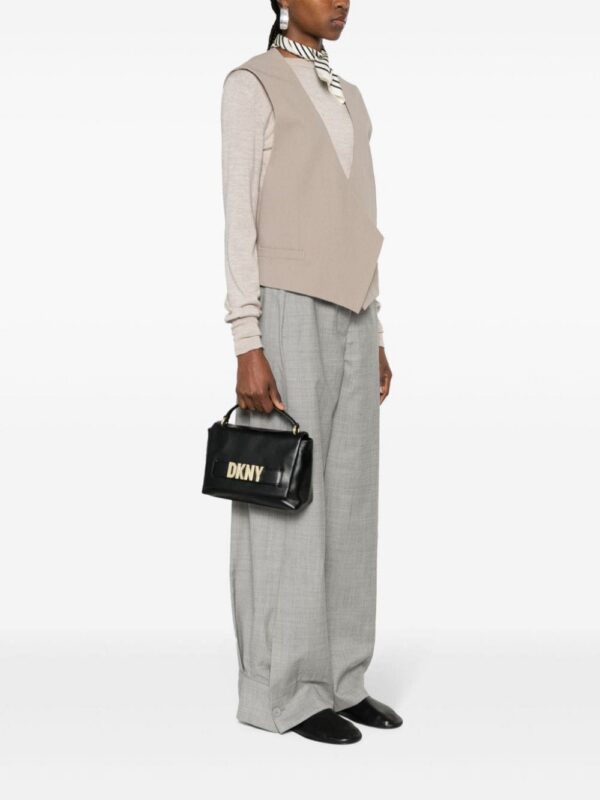 23039234_53415872_1000.jpg DKNY Pilar leather cross body bag