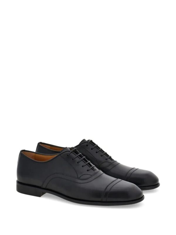 23495248_53734772_1000.jpg Ferragamo toecapped leather Oxford shoes