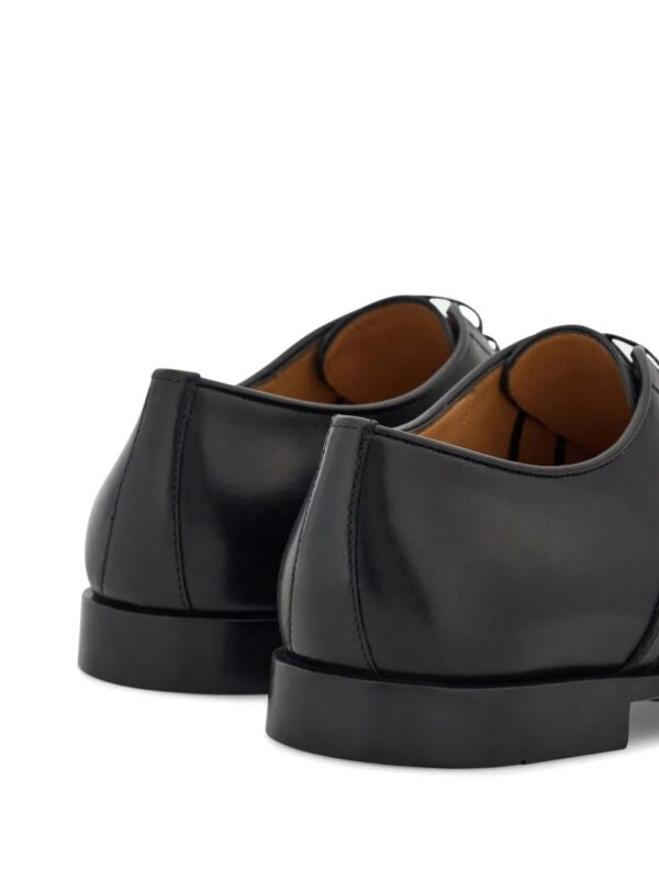 23495248_53734774_1000.jpg Ferragamo toecapped leather Oxford shoes