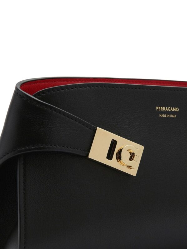 23495479_53714378_1000.jpg Ferragamo mini Hug cross body bag