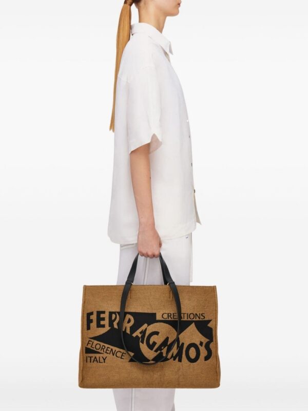 23495495_53714072_1000.jpg Ferragamo large Venna logo-embroidered tote bag