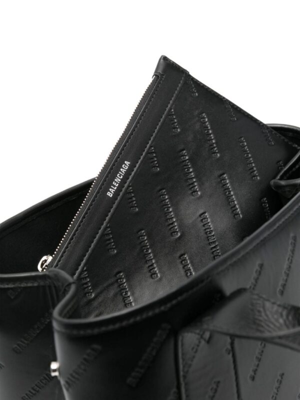23641438_53594562_1000.jpg Balenciaga debossed-logo tote bag